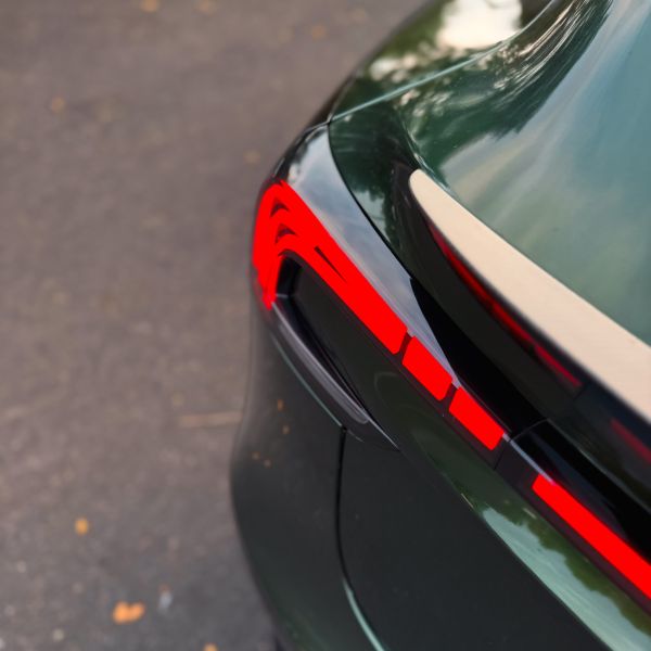 Tesla Model 3 Luces traseras de repuesto con barra LED para Highland 2024+