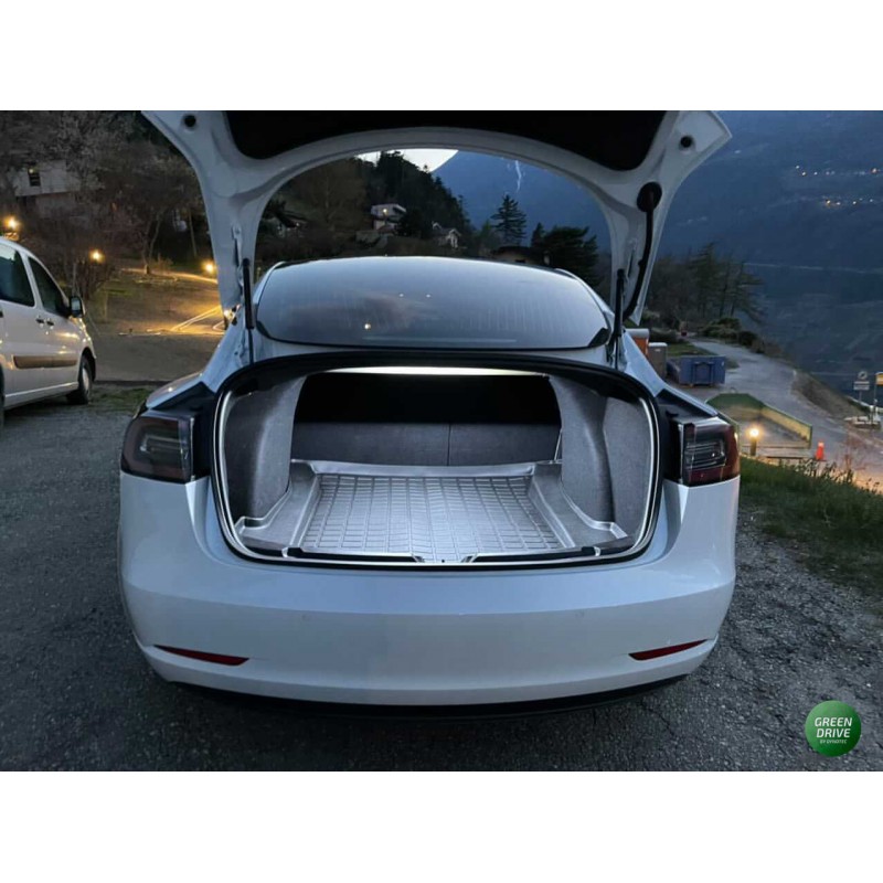 Tesla Model 3 et Model Y : Bande d'éclairage du coffre, barre de LED -  Plugear