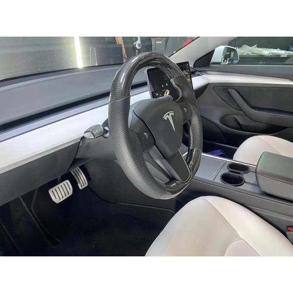 Tesla Volan personalizat pentru Model 3