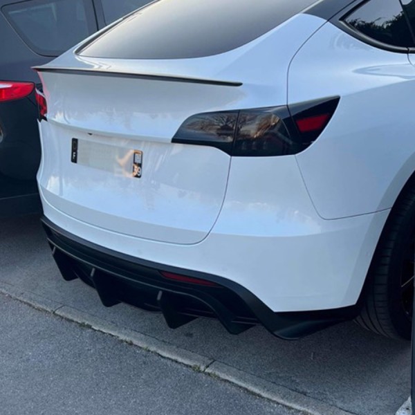 Tesla Wymienny dyfuzor dla Model Y