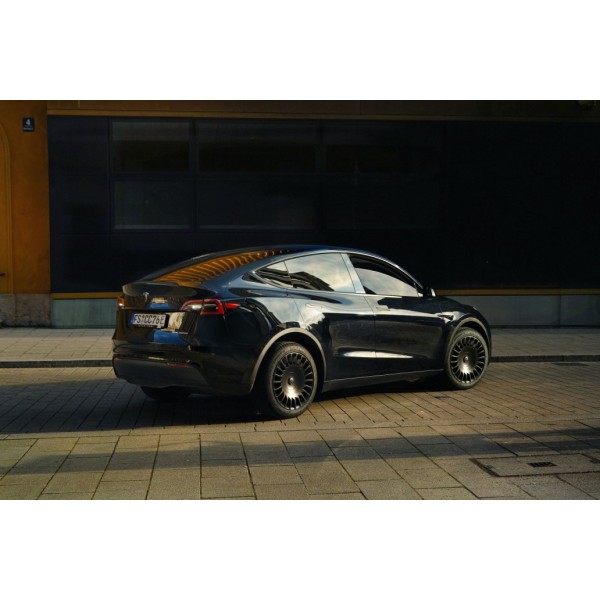 The New Aero The Razor Tesla Sett med 4 retningsstyrte, strømningsformede 19" hjul til Model Y