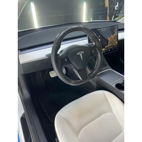 Tesla Volan personalizat pentru Model Y