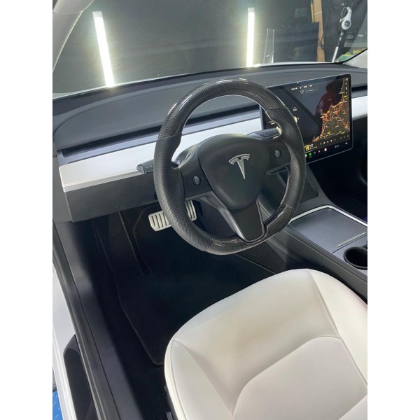 Tesla Volan personalizat pentru Model Y