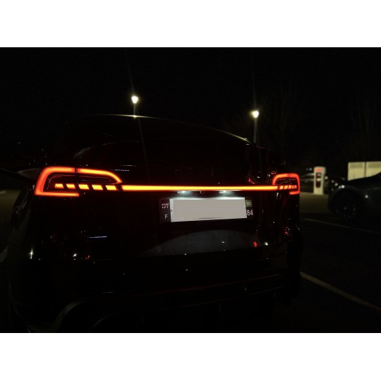 Beleuchtung, LEDs und Multimedia für Tesla Model Y durch GreenDrive
