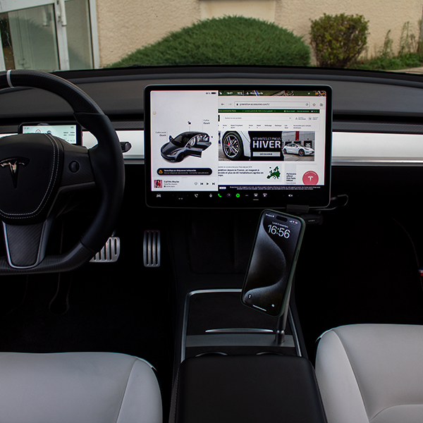 Tesla Model 3 Suport pentru telefon MagSafe integrat în consola centrală pentru și Model Y