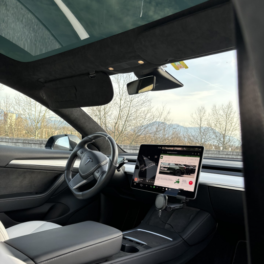 Tesla Čalúnenie z materiálu Alcantara® pre Model 3